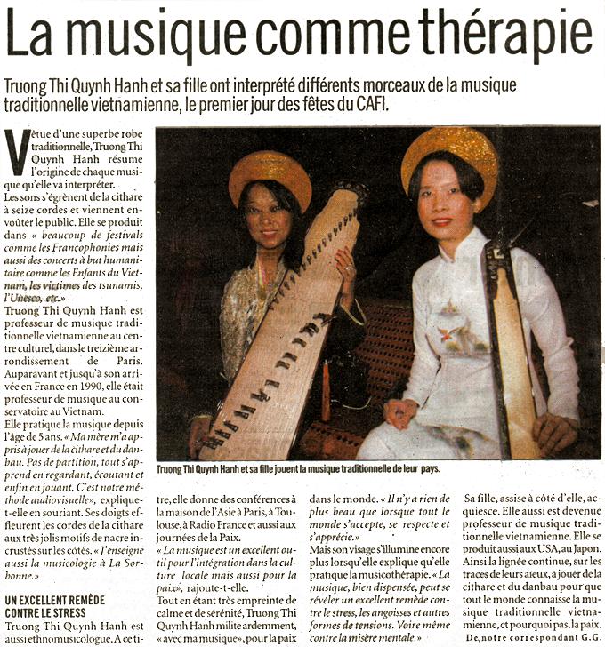 Truong Thi Quynh Hanh et sa fille ont interprt diffrents morceaux de la musique traditionnelle vietnamienne, le premier jour des ftes du CAFI.